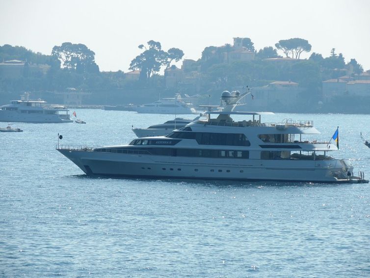 location-yacht-cote-azur)